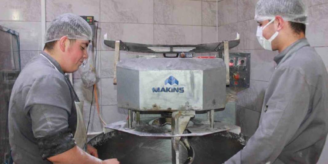 Eğitimle birlikte günde 7.000 tane üretim yapıyorlar: Aile bütçelerine ayda 20.000 TL katkıları bulunuyor 6